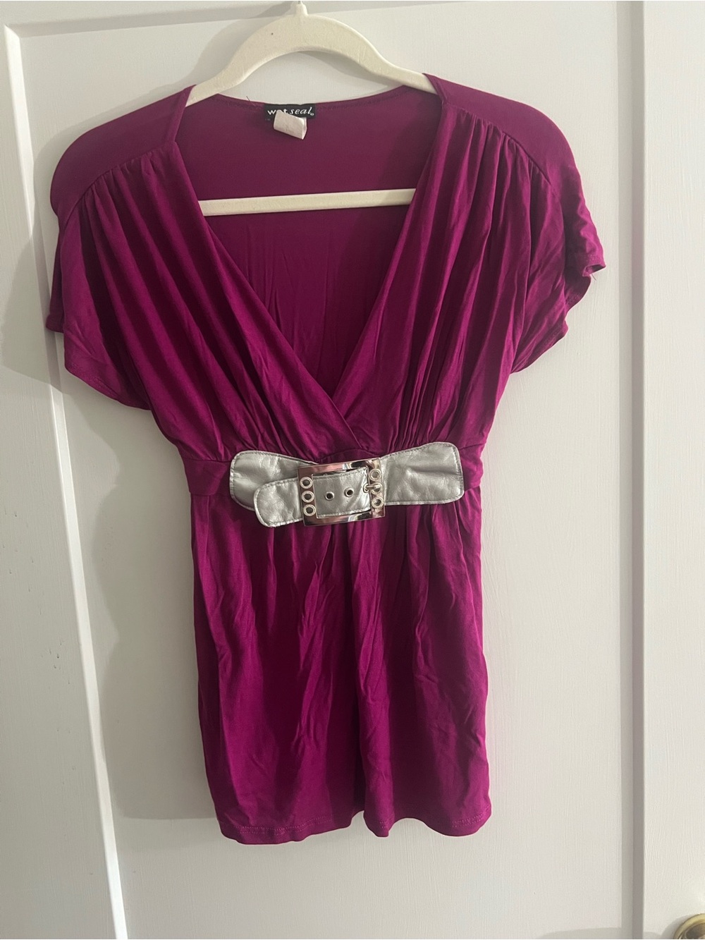 Wet Seal Raspberry Y2K V-Neck Tunic with Silver Belt